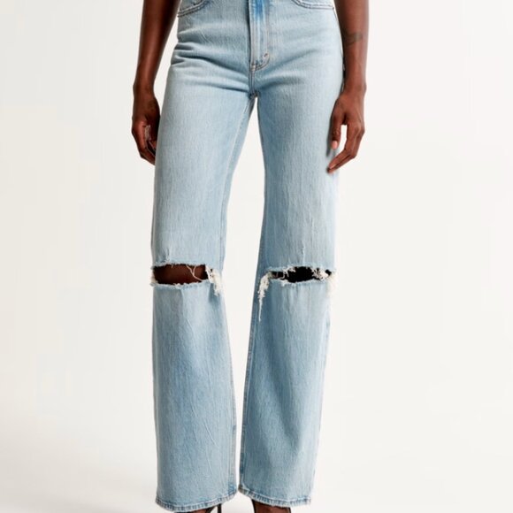 Abercrombie & Fitch Denim - Abercrombie 90s Relaxed High-Rise Jean - Light Wash Distressed